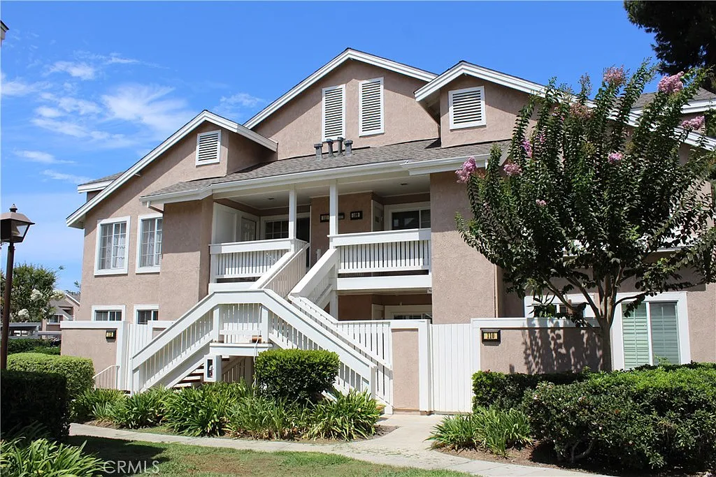 2 bed, 1022 sqft, $3,300 — Photo 1