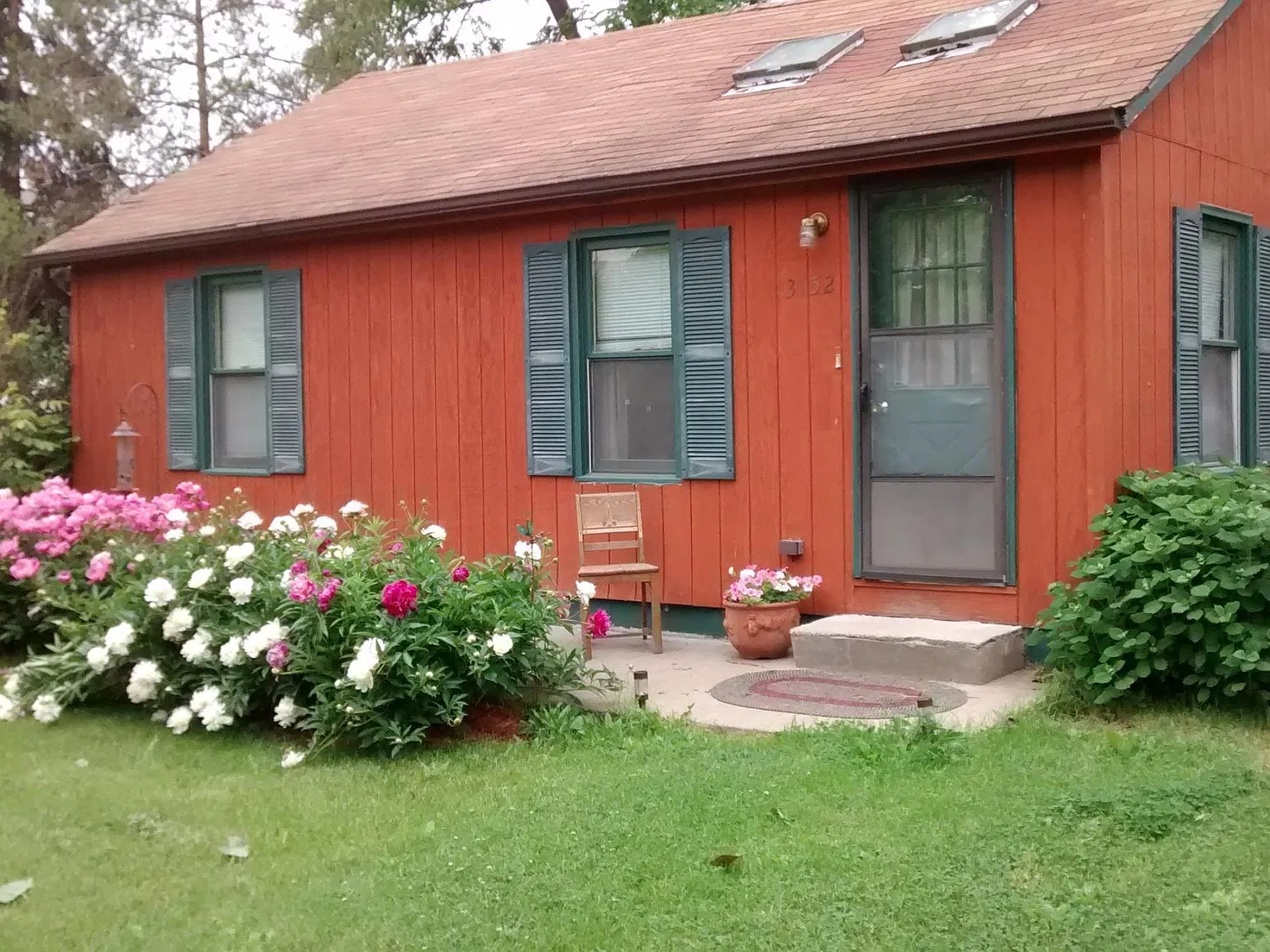 2 bed, 900 sqft, $1,950 — Photo 1