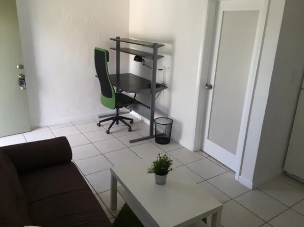 5896 SW 66th St APT 11, South Miami, FL 33143