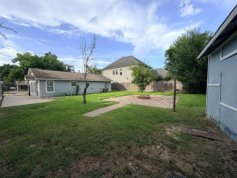 1631 Chantilly Ln — Photo 21