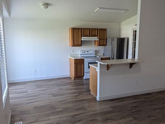 2nd image of 74 N Archmore St