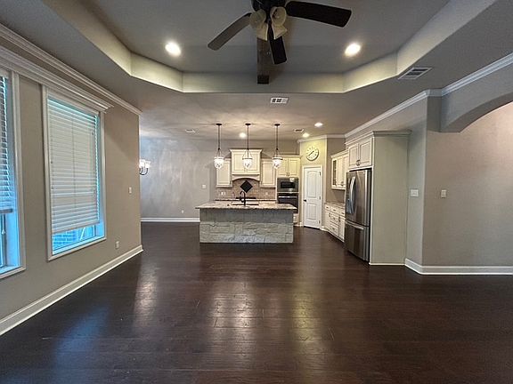 3rd image of 15623 Shady Brook Ln