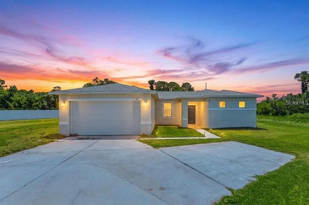 4 bed, 2.0 bath, 1450 sqft, $1,745 — Photo 1
