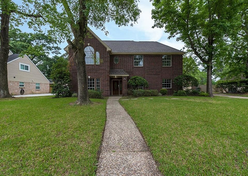1st image of 15919 Pebble Bend Dr