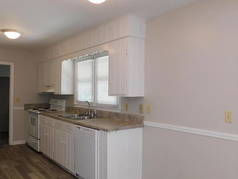2921 Stratford Dr — Photo 7