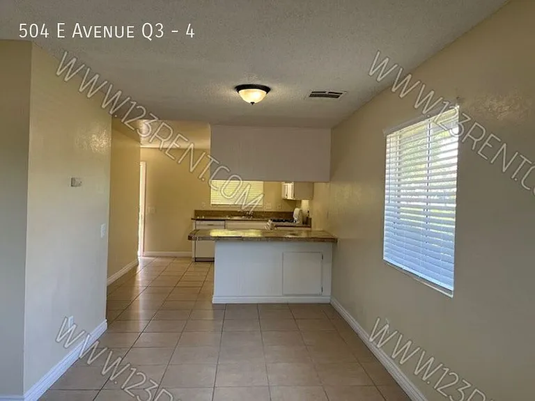 504 E Avenue Q3 #4 — Photo 6