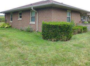 3803 Edgewater Dr, Pekin, IL 61554