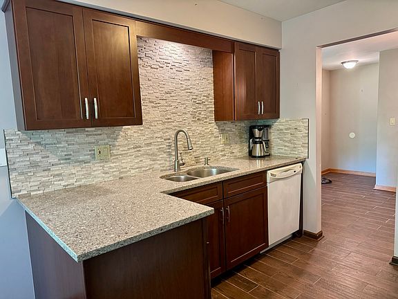 4th image of 1901 Gresham Cir APT A