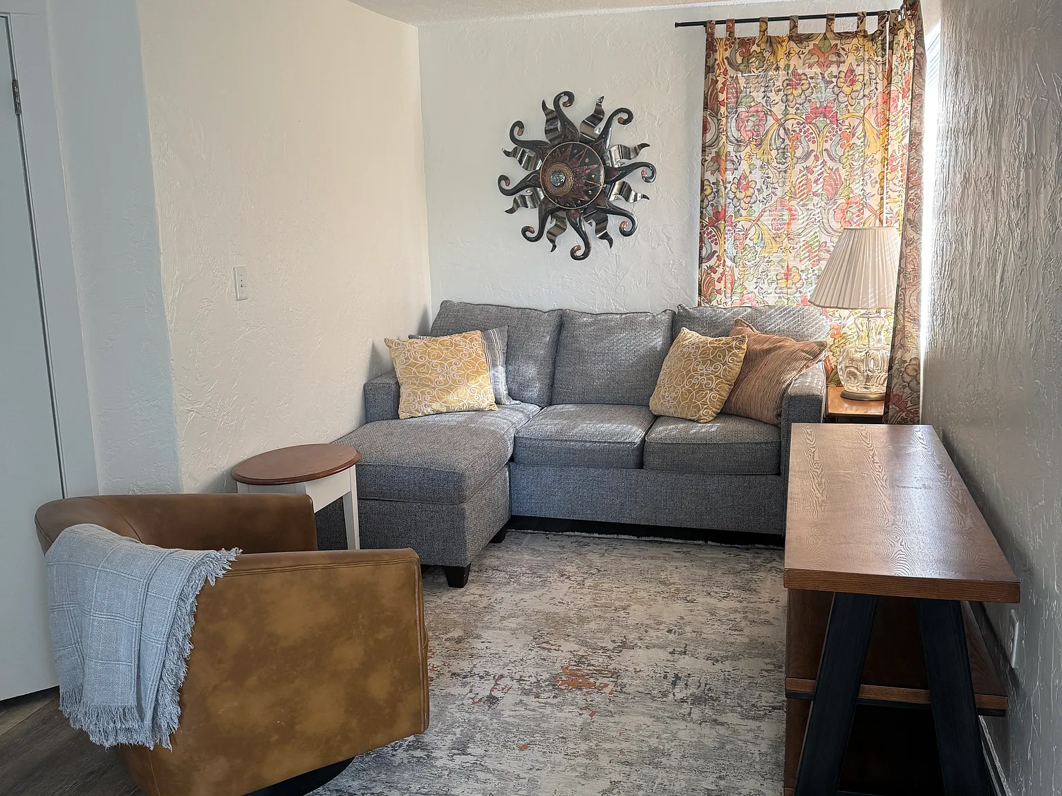 2 bed, 594 sqft, $1,200 — Photo 1