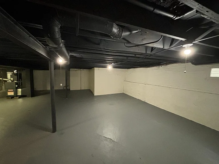 247 S Oakland Grv — Photo 26