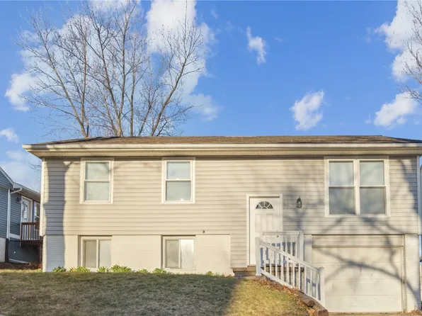 3120 Huxley Ln SW, Cedar Rapids, IA 52404