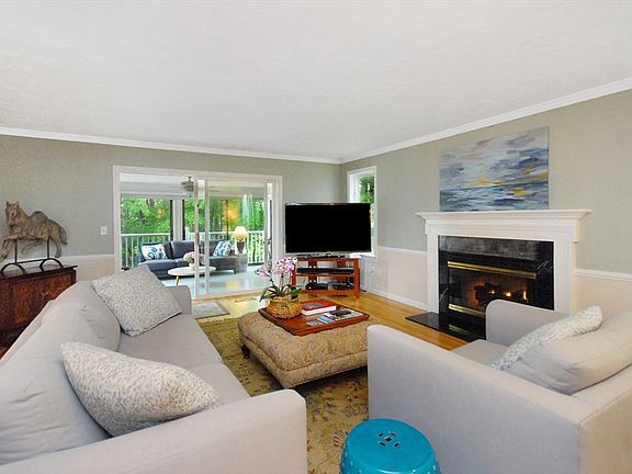 3rd image of 109 Parkhurst Dr