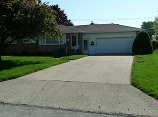 208 Meadow Ln, Walbridge, OH 43465