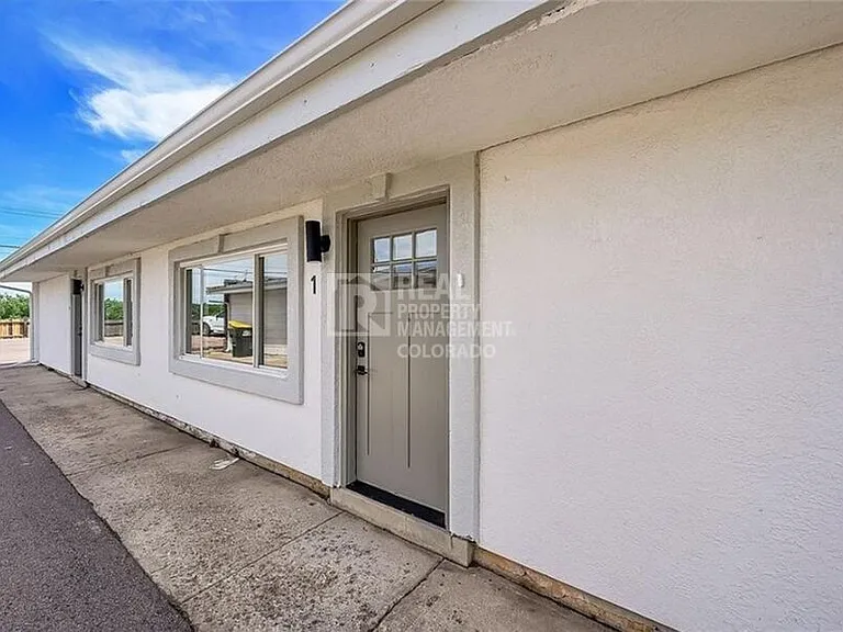 41 University Dr — Photo 2