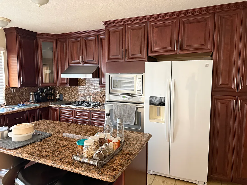 11368 Kelowna Rd