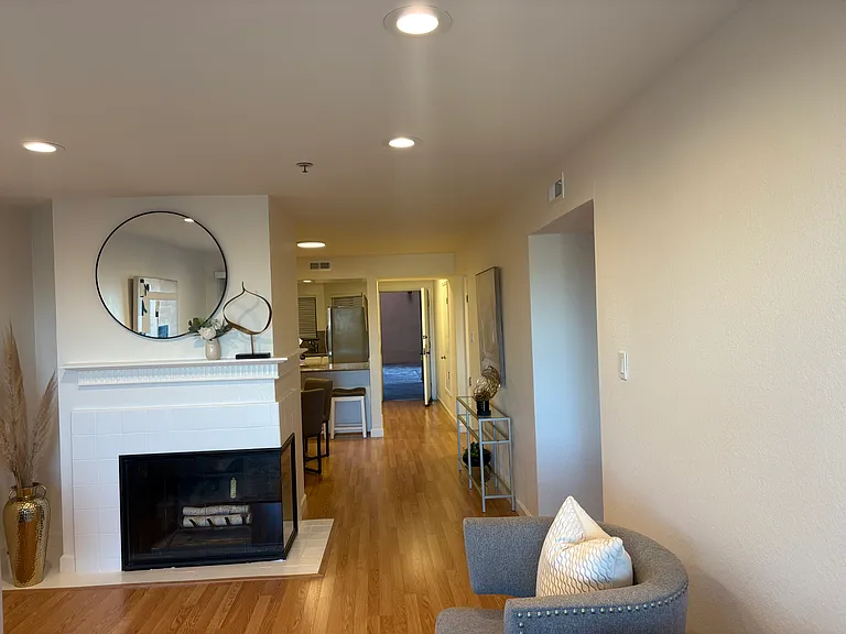 1 Laurel St #102 — Photo 3