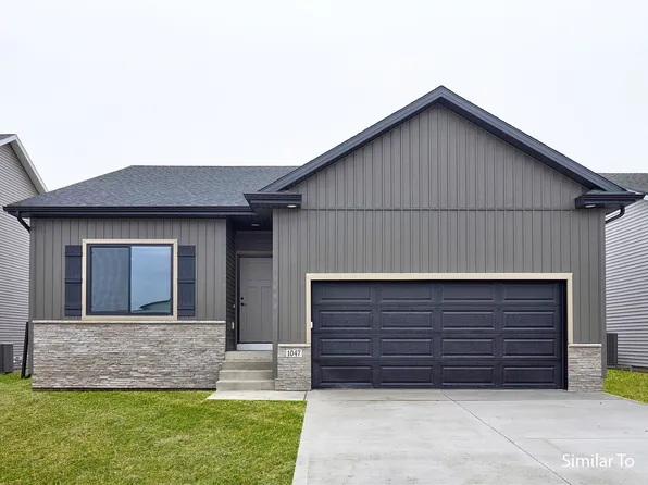 1203 NW Petersen Dr, Waukee, IA 50263