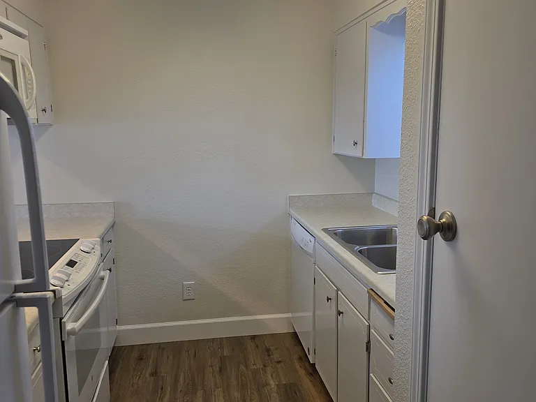 747 Spring St — Photo 10