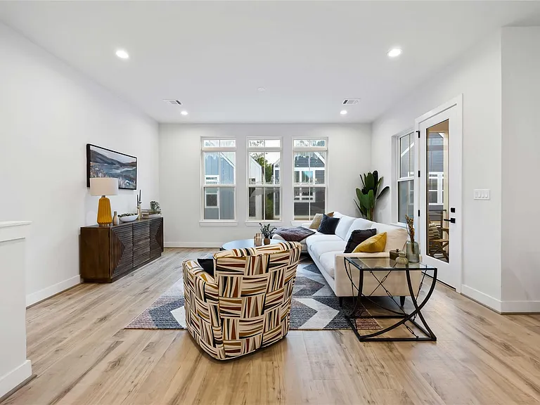 6109 De Campo St — Photo 3