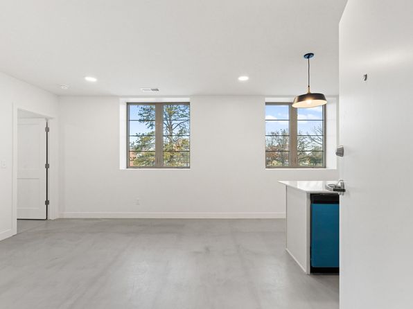 1268 N Locust St #23