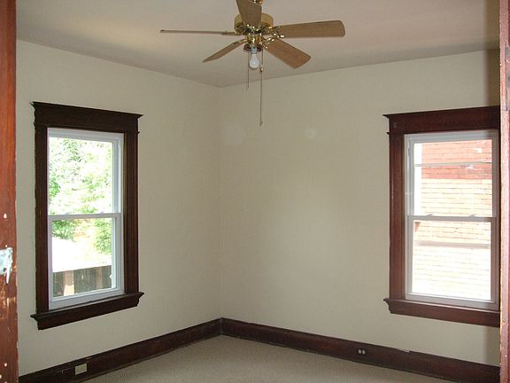 2nd image of 108 E Charlton St