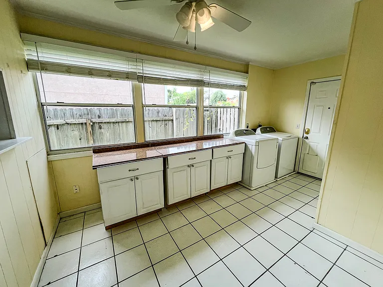 359 Mercedes Ave — Photo 22