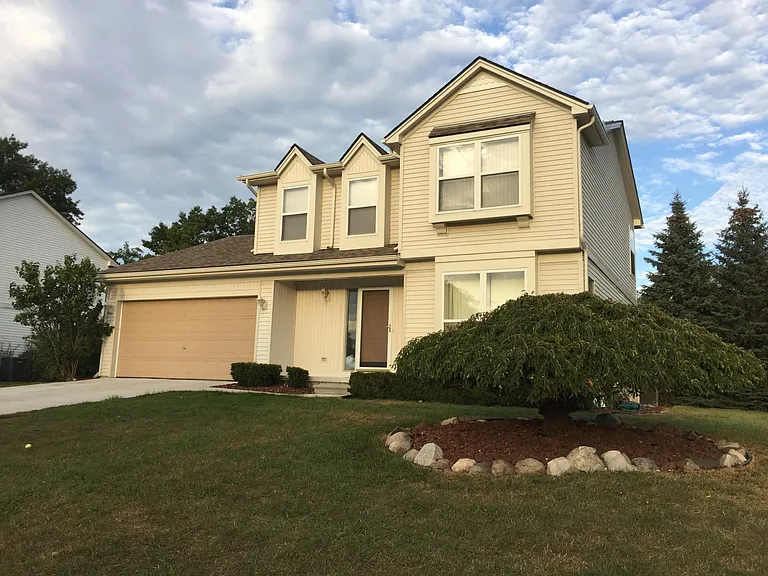 1453 Glenview Dr — Photo 1