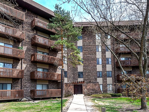 2nd image of 120 Lakeview Dr APT 322