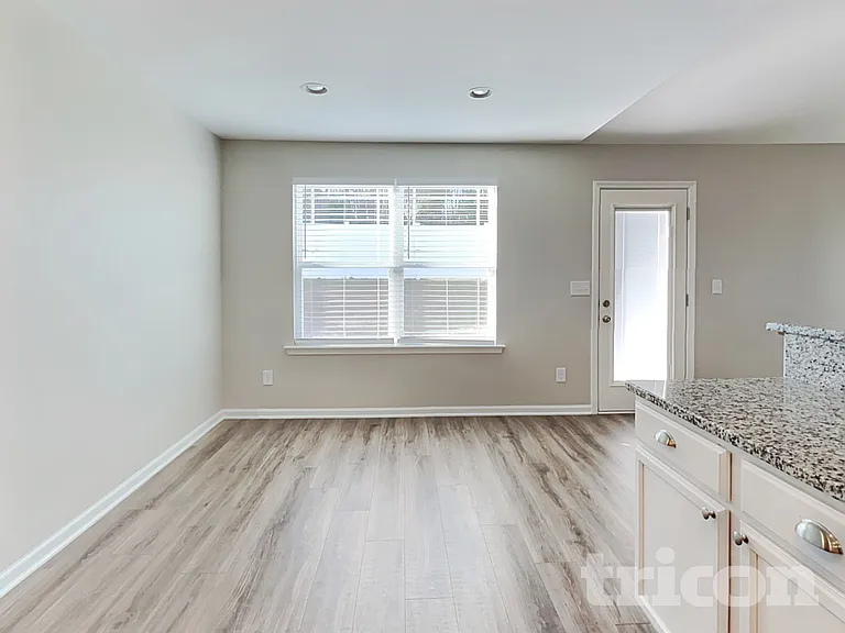 201 Karis Dr — Photo 5