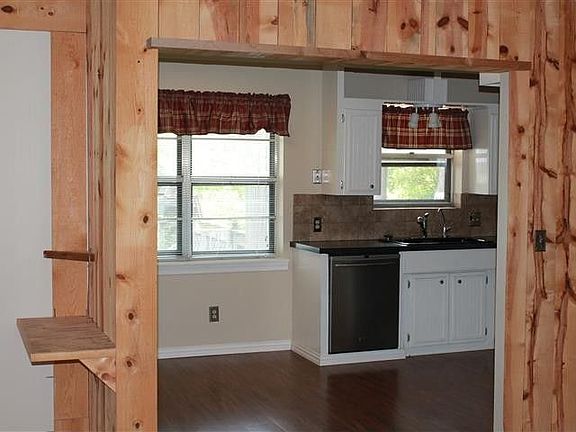 4th image of 802 E Pierce Ave