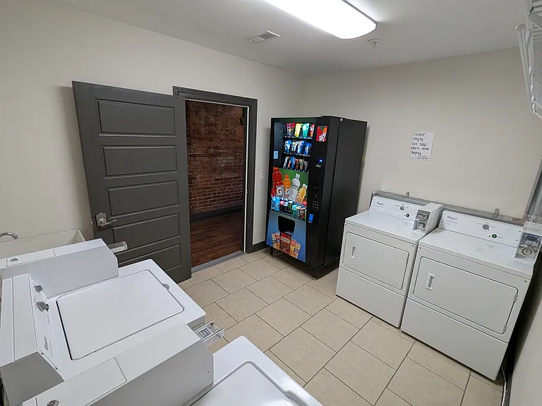 126 W A St #1B — Photo 25