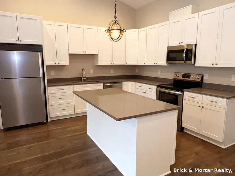 300 NW Santiam Blvd — Photo 8