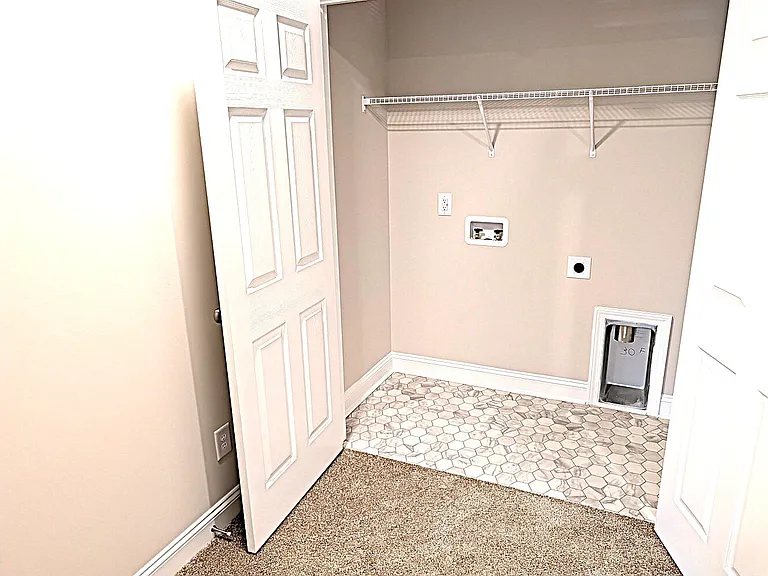 138 Loren Rd — Photo 9