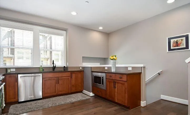 1341 Brooklyn Walk NE — Photo 4