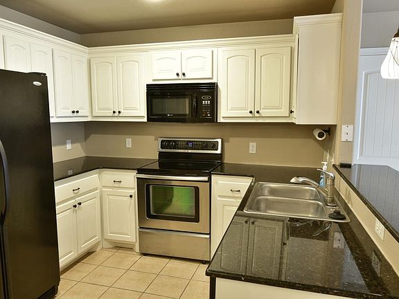 3rd image of 13805 Oxford Dr