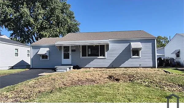 3 bed, 1100 sqft, $1,700 — Photo 2