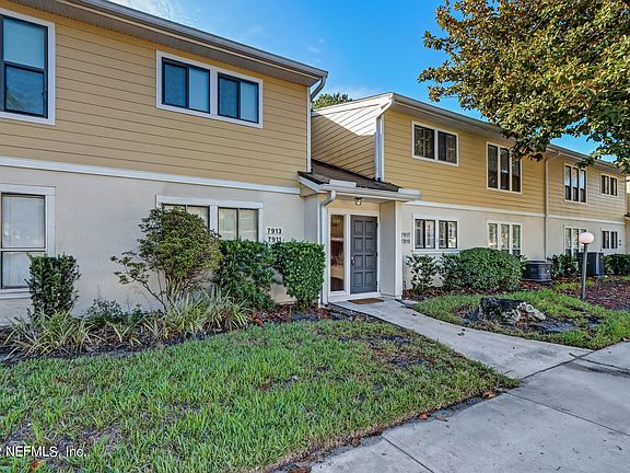 3rd image of 7915 LOS ROBLES Court
