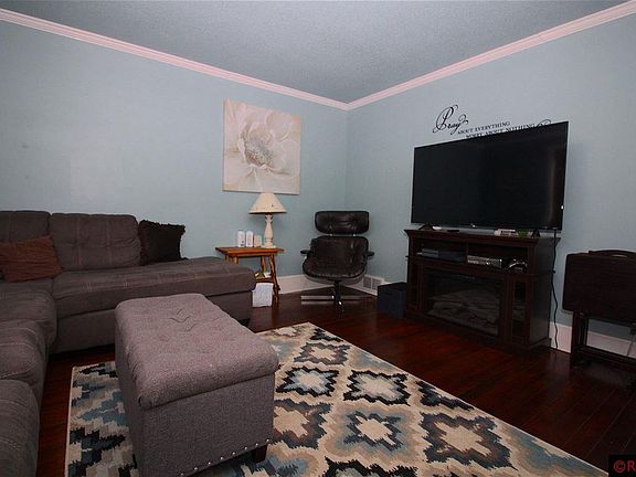 3rd image of 822 N Broadway St
