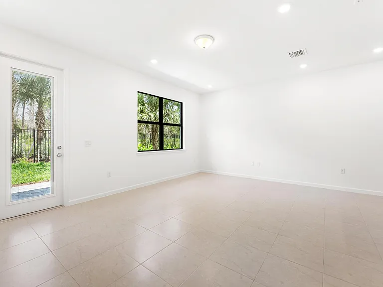 4315 Efendi Dr — Photo 16