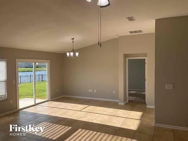 4 bed, 2.0 bath, 2046 sqft, $2,545 — Photo 4