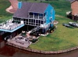 1675 Blue Water Dr, Freeport, TX 77541