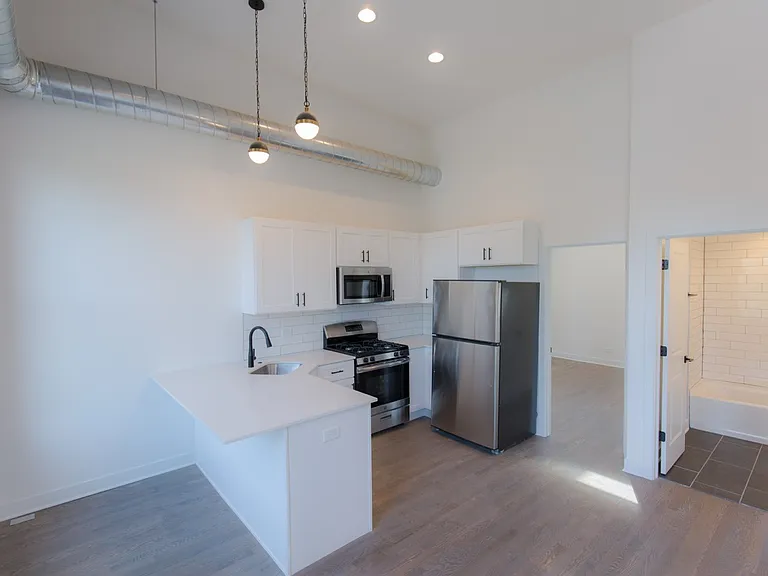 415 W North Ave #301 — Photo 2