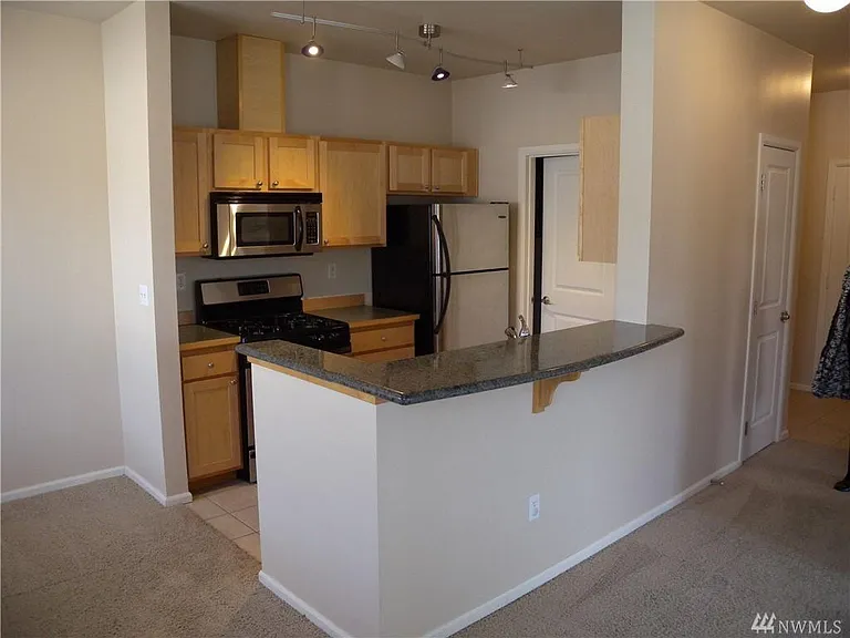 525 225th Ln NE #D304 — Photo 2