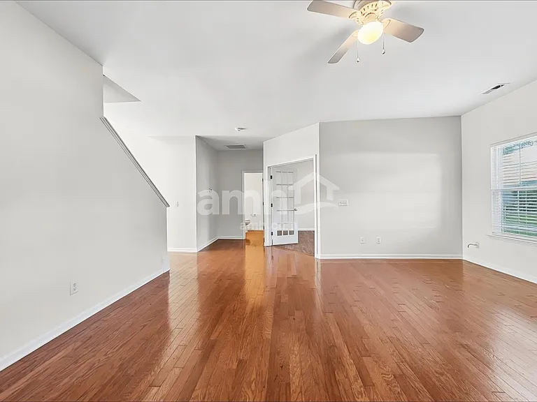 1010 Golden Crest Dr — Photo 7