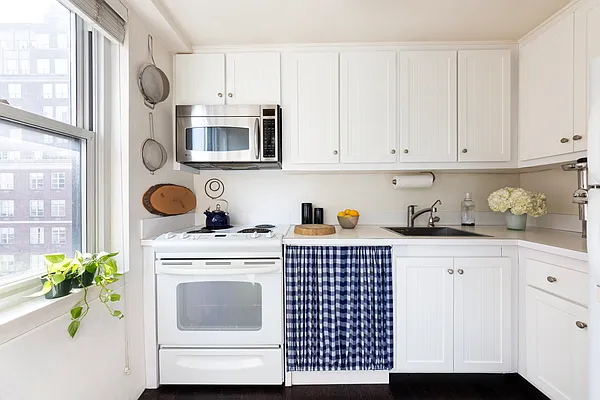 Sold by Compass | media 4