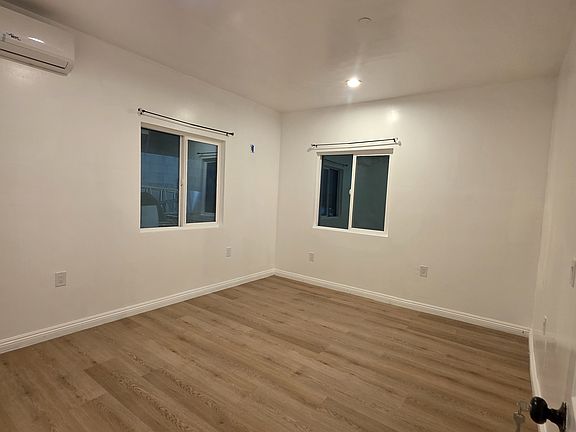 3rd image of 528 W Graves Ave