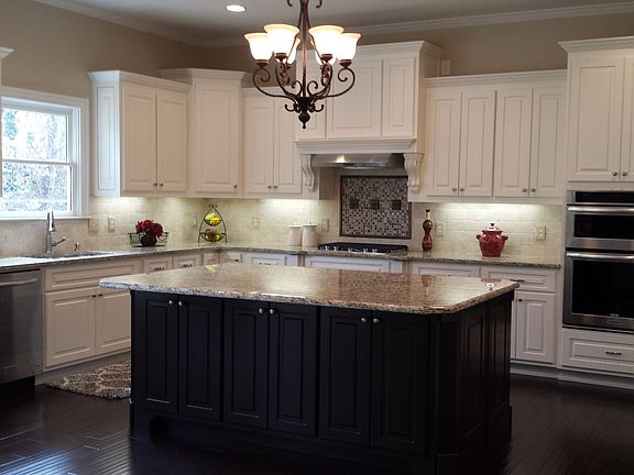 Kitchen with Tile backsplash
