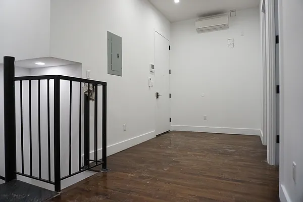 Rented by Rennit Inc. | media 21