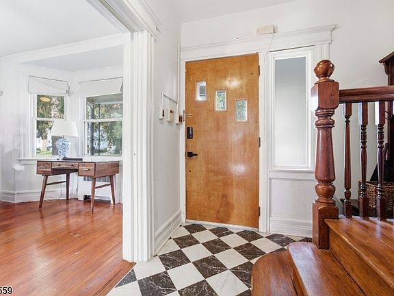 4th image of 157 Ward Pl