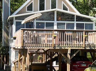 207 Maple Ridge Dr, Lords Valley, PA 18428